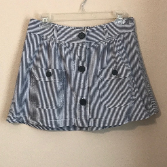 American Eagle Outfitters Dresses & Skirts - AMERICAN Eagle Size S Lined Gray and White Seersucker Mini Skirt